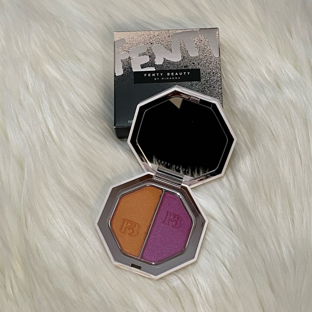Fenty Beauty Freestyle Highlighter Duo Color : Mimosa Sunrise/Sangria Sunset